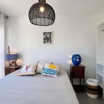 Maison De Avec Terrasse, Jardin, Garage, Animaux Acceptés à - Fr-1-494-116