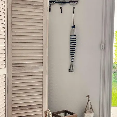 Maison De Avec Terrasse, Jardin, Garage, Animaux Acceptés à - Fr-1-494-116